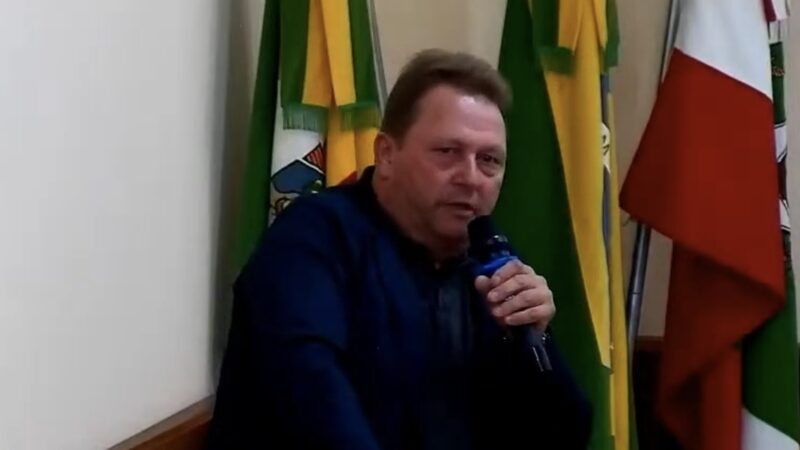 Vereador Evaldo Bauer cobra esclarecimentos sobre folha de pagamento, defende reajuste de diárias e destaca investimentos em parquinhos infantis