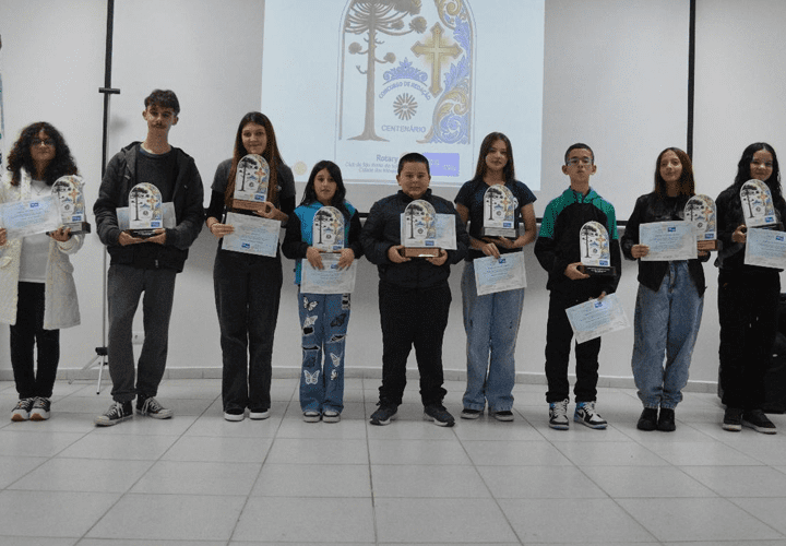 Em noite de forte emoção e auditório lotado no IFC, Rotary e NRDC Centenário consagram vencedores do Concurso de Redação