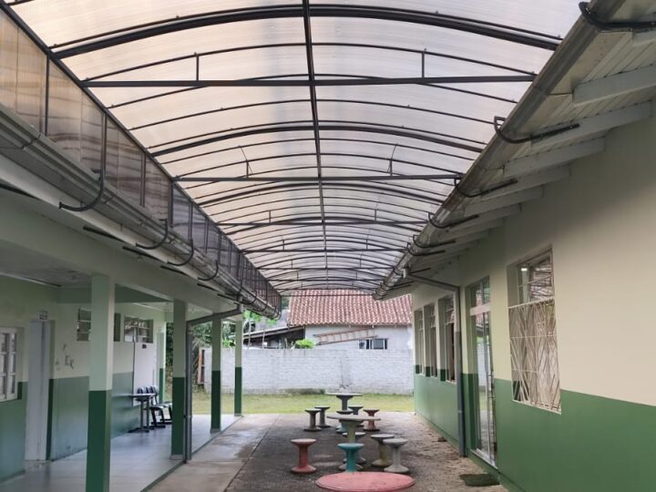 Secretaria de Educação inicia reforma de toldos em escolas e centros infantis