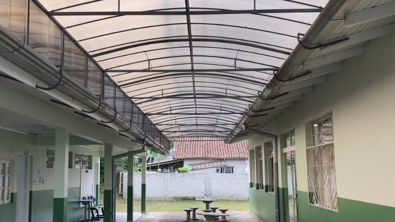 Secretaria de Educação inicia reforma de toldos em escolas e centros infantis