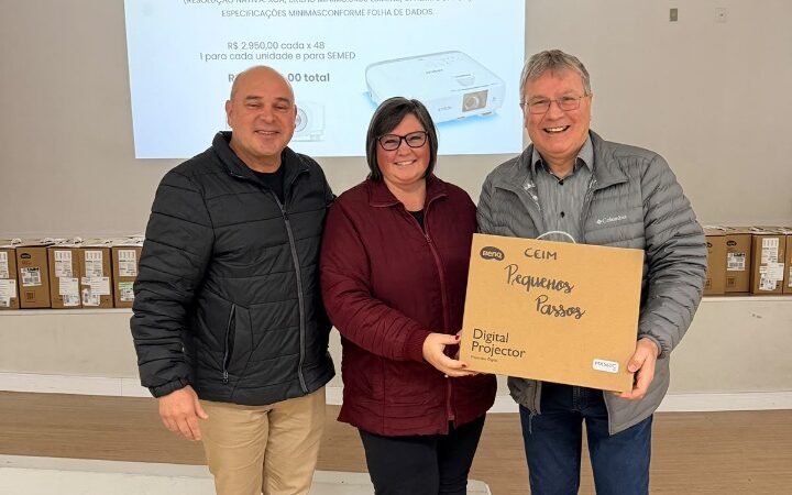 Aquisição de projetores multimídia para fortalecer o ensino de todas as unidades escolares