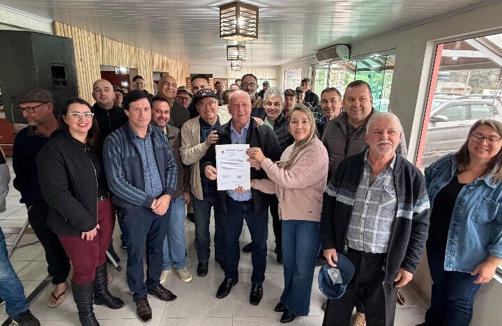 Deputado Oscar Gutz assina ordem de serviço para pavimentação da Rio da Anta e reforça ligação entre Alto Vale e Planalto Norte