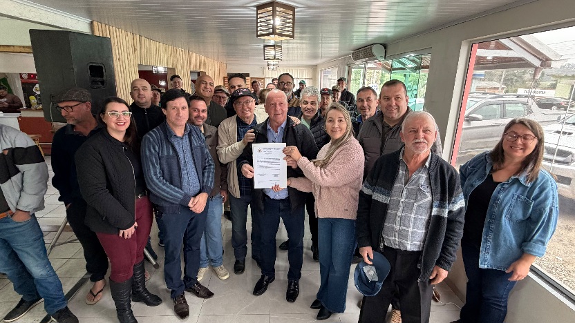 Deputado Oscar Gutz assina ordem de serviço para pavimentação da Rio da Anta e reforça ligação entre Alto Vale e Planalto Norte