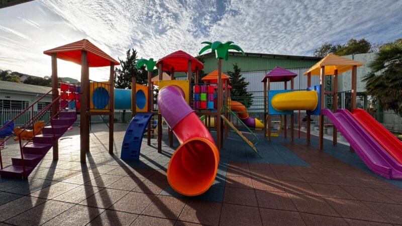 EBMI Denise C. Harms recebe novo parque infantil