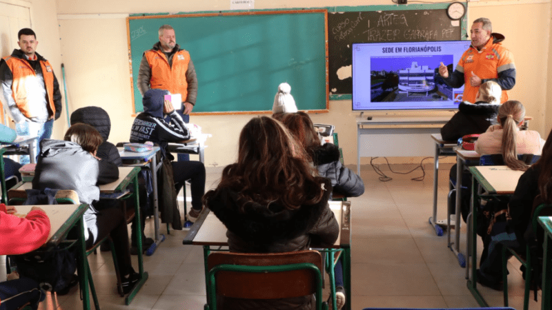 DEFESA CIVIL NA ESCOLA LEVA CONHECIMENTO SOBRE PREVENÇÃO E ATUAÇÃO EM EMERGÊNCIAS A ESTUDANTES DE PAPANDUVA