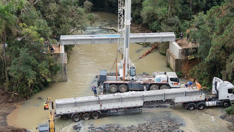 A Ponte do Salto Iraputã está na fase final e, em breve, será entregue à população.