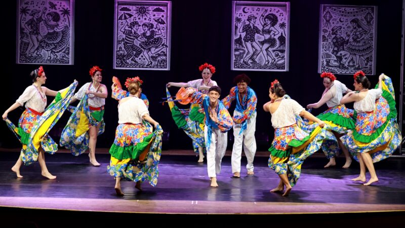 Com patrocínio da ArcelorMittal, Festival de Dança lota teatro em estreia histórica em São Bento do Sul