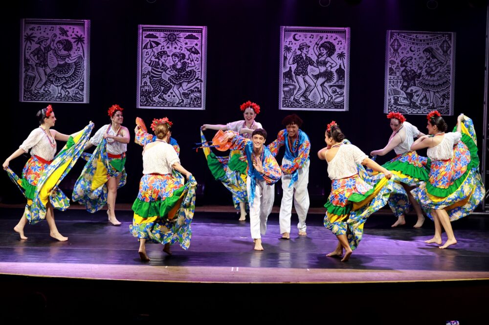 Com patrocínio da ArcelorMittal, Festival de Dança lota teatro em estreia histórica em São Bento do Sul