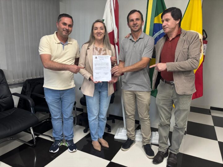 Ordem de serviço é assinada e pavimentação entre Santa Terezinha e Rio da Anta começa a sair do papel após anos de espera