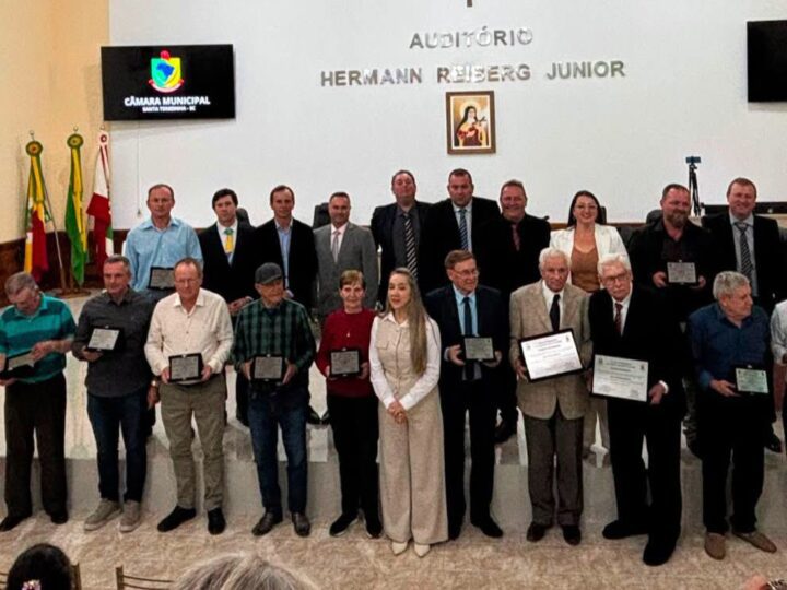 Santa Terezinha rende homenagem histórica aos homens que construíram o município e emociona comunidade em Sessão Solene