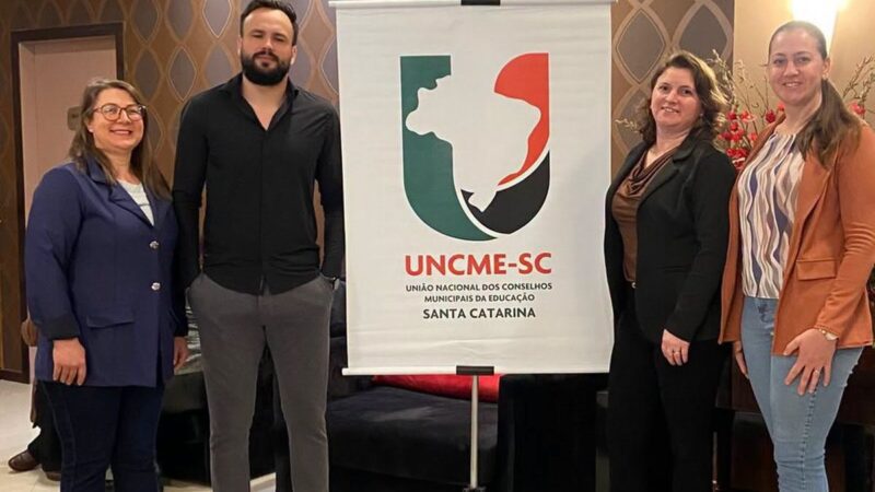 Secretaria de Educação de Santa Terezinha participa de Seminário Estadual da UNCME em Brusque