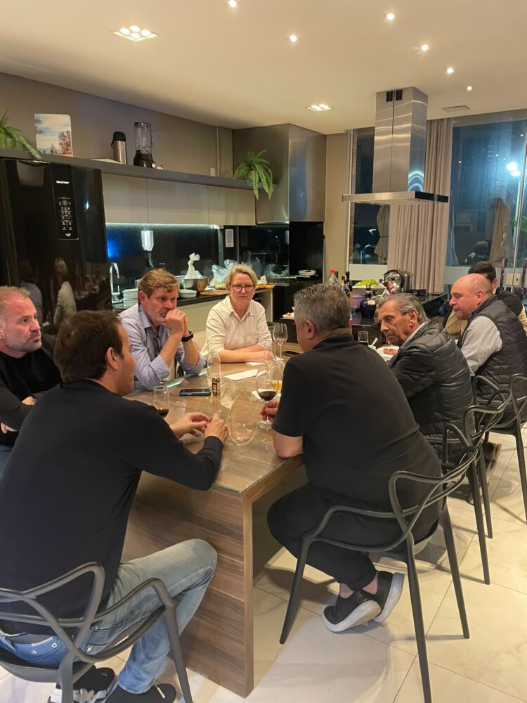 Terezinha Dybas intensifica articulações políticas em encontro com lideranças estaduais do PSD
