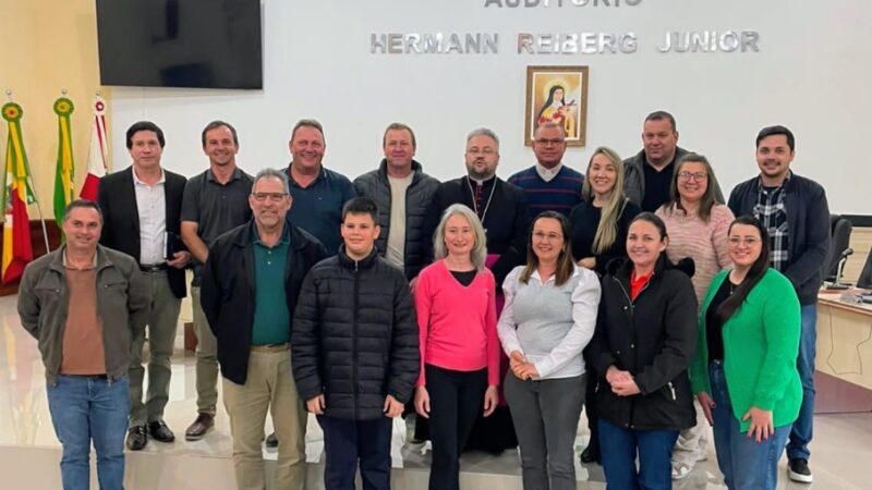 Bispo Dom Adalberto reforça parceria com o poder público durante visita a Santa Terezinha