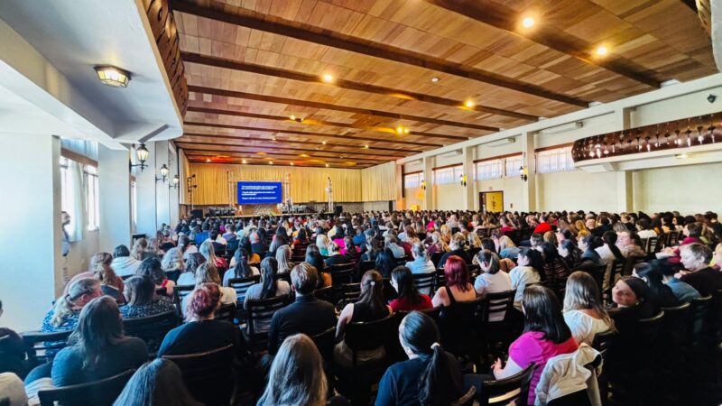 Seminário de Educação Inclusiva reúne mais de 600 profissionais da Rede Municipal de Ensino