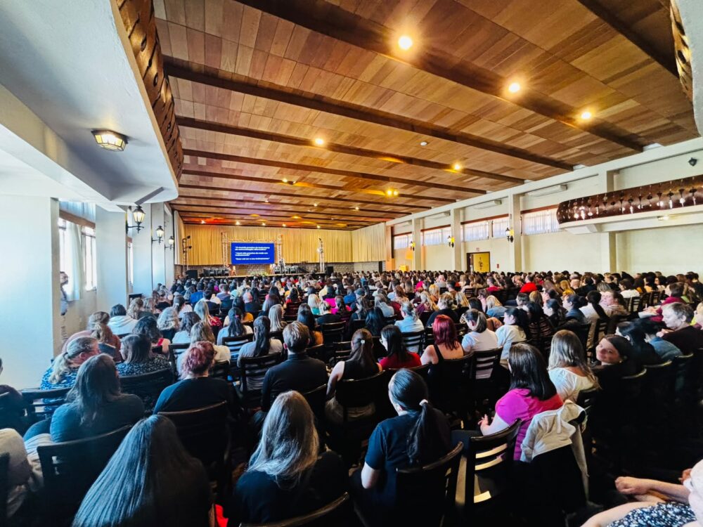 Seminário de Educação Inclusiva reúne mais de 600 profissionais da Rede Municipal de Ensino