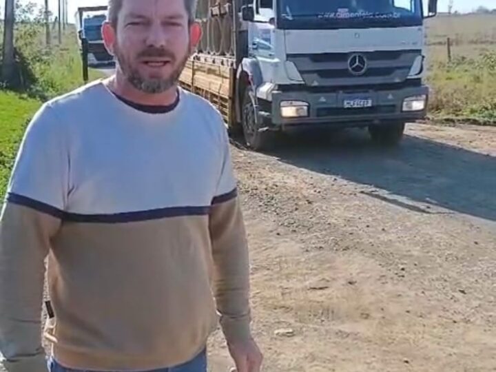 Primeira carga de tubos chega para obras na Rua Dom Pedro I, em Monte Castelo