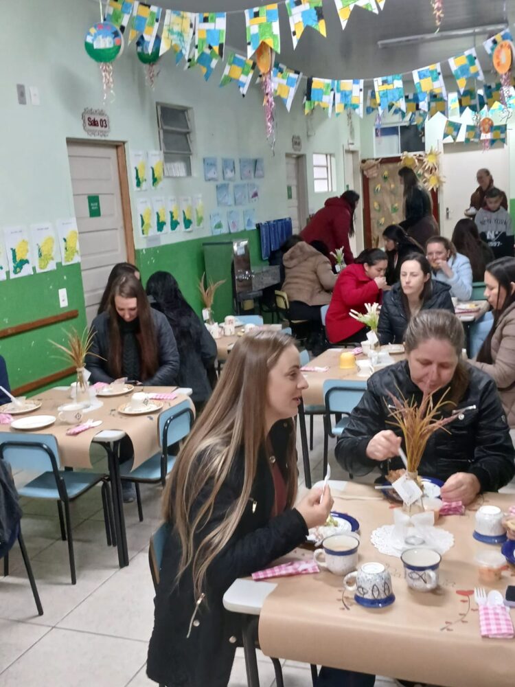 Projeto “Cuidando de Quem Cuida” fortalece rede de apoio para famílias de estudantes autistas no bairro Cruzeiro