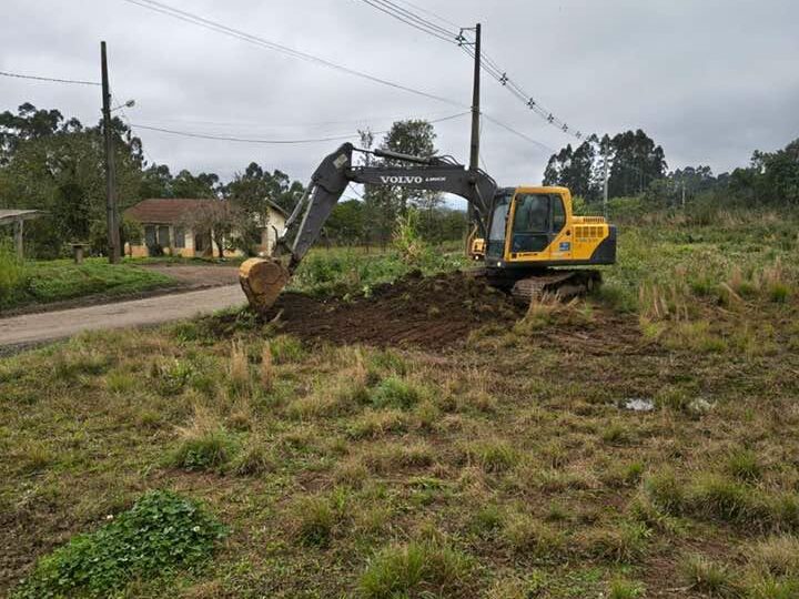 Usina de concreto começa a ser montada e marca avanço das obras de pavimentação para Santa Terezinha