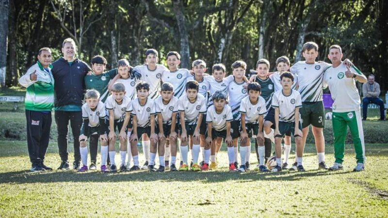Monte Castelo celebra conquistas das categorias de base no futebol de campo