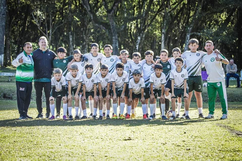 Monte Castelo celebra conquistas das categorias de base no futebol de campo