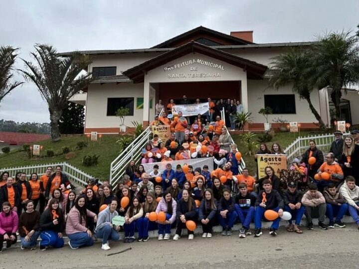 Alunos reforçam conscientização sobre a deficiência intelectual e múltipla durante o Agosto Laranja em Santa Terezinha