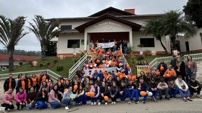 Alunos reforçam conscientização sobre a deficiência intelectual e múltipla durante o Agosto Laranja em Santa Terezinha