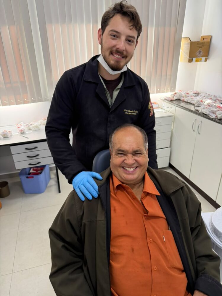 Mais 250 próteses dentárias são entregues durante 4º Mutirão no CEO