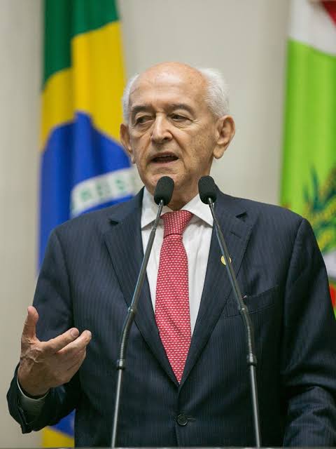 Manoel Dias é velado na Alesc após morrer aos 88 anos