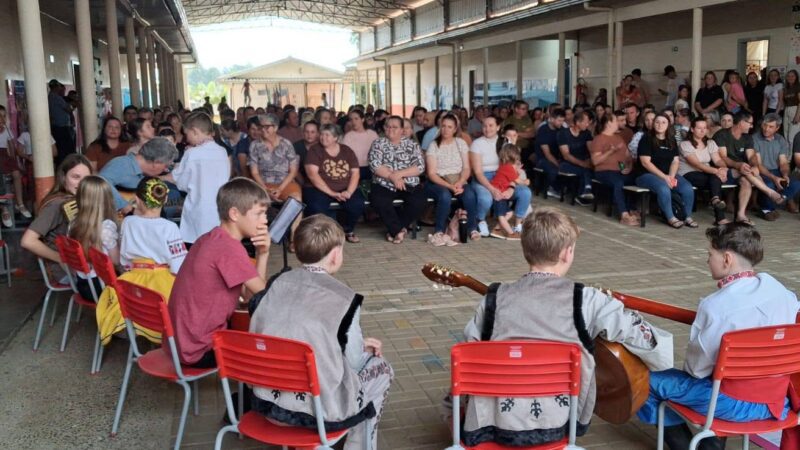 Dia da Família reúne comunidade escolar em uma tarde de emoção, cultura e valorização da educação em Santa Terezinha