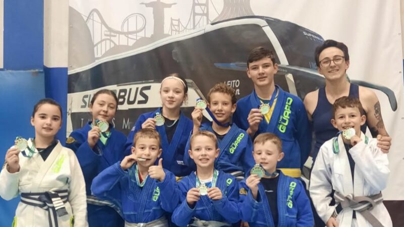 No tatame, eles representam Santa Terezinha: jovens atletas mostram garra e determinação no Jiu-Jitsu
