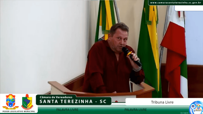 Vereador Evaldo Bauer cobra atendimento a moradores e esclarece serviço de máquinas no interior de Santa Terezinha