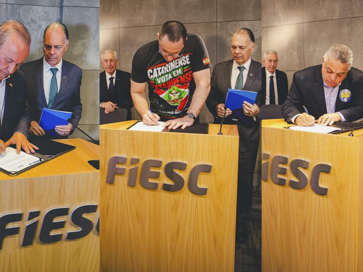 NA FIESC, CANDIDATOS A GOVERNADOR ASSUMEM COMPROMISSO DE NÃO ELEVAR CARGA TRIBUTÁRIA