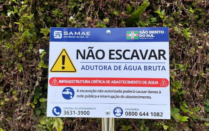 SAMAE instala 54 placas de sinalização ao longo da adutora de água bruta para reforçar a segurança e prevenir acidentes