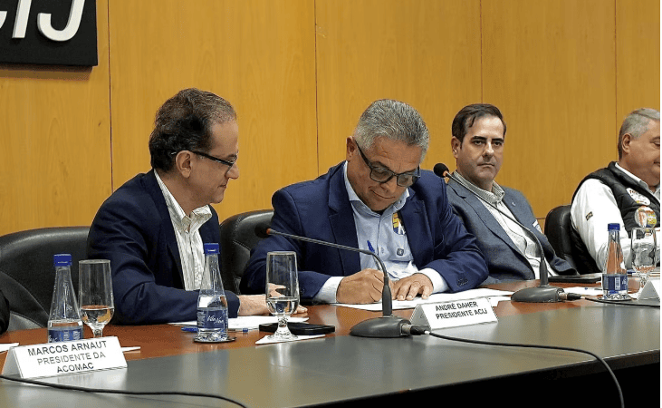 Em Joinville, João Rodrigues se compromete a reduzir presença do estado no setor produtivo