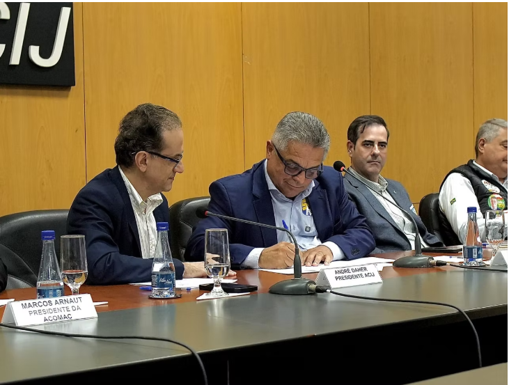 Em Joinville, João Rodrigues se compromete a reduzir presença do estado no setor produtivo