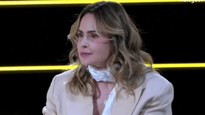 Ana Paula Renault finge não conhecer Tia Milena e rebate Blogueirinha