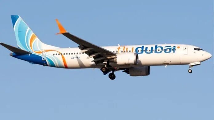 Avião despenca 14 mil pés após briga entre pilotos e pousa na Arábia Saudita