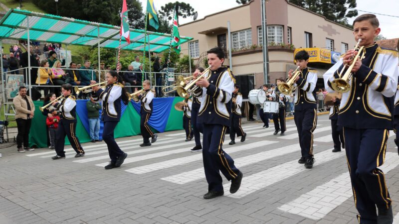 Desfile Cívico reúne comunidade em celebração à Independência do Brasil