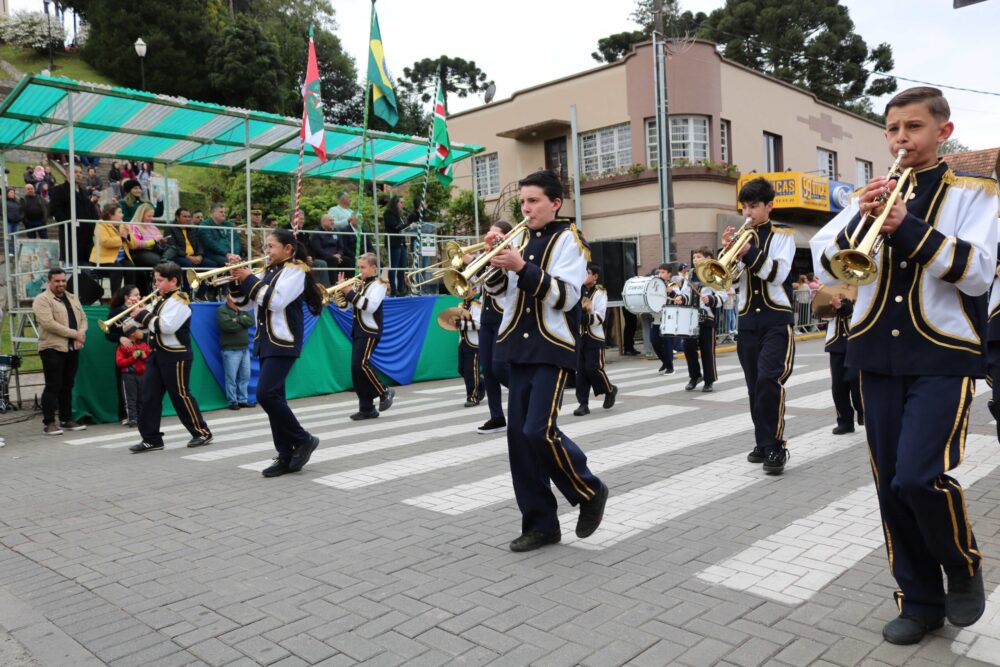Desfile Cívico reúne comunidade em celebração à Independência do Brasil