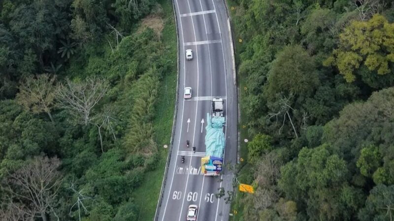 Estátua da Havan chega a Macapá após 4 mil km e inaugura loja no Amapá