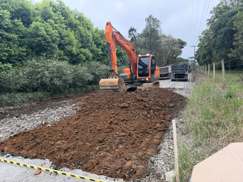 Estrada geral do São Tomaz começa a ser pavimentada