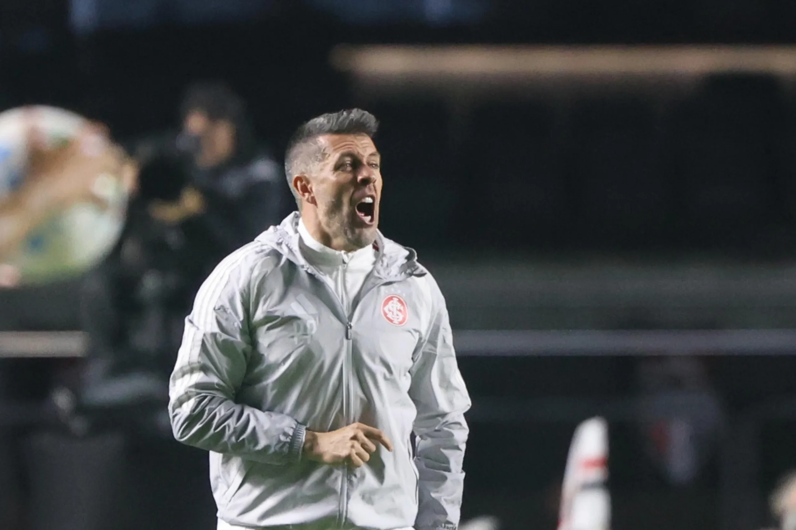 Inter demite Paulo Pezzolano após derrota para o São Paulo