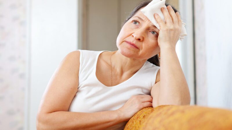 Menopausa altera proteínas no sangue e liga alerta para Alzheimer