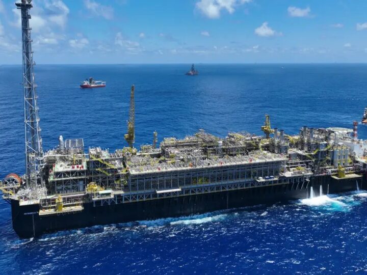 Bolsas de Nova York recuam com petróleo em alta e temor inflacionário
