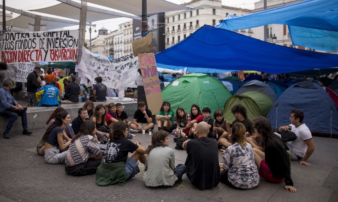 Protestos em Madri entram no terceiro dia após despejo de idosa