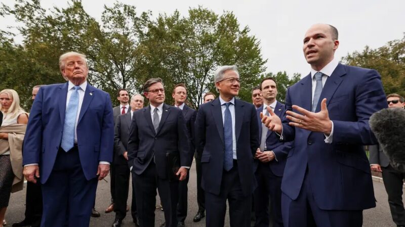 Trump fecha acordo com big techs para autorregulação voluntária da IA