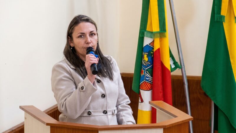 Na tribuna, vereadora Andriely Okopniki critica “guerra de postagens” e cobra responsabilidade política em Santa Terezinha