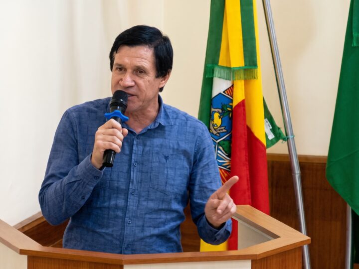 Na tribuna, vereador Pascoal Schultz avalia eleições, cobra recuperação de estradas e critica gestão municipal em Santa Terezinha