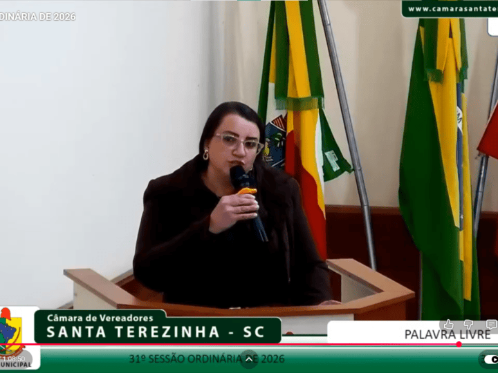 Na tribuna, vereadora Marília Nutricionista agradece votação de deputados e alerta sobre projeto de gratificações em Santa Terezinha