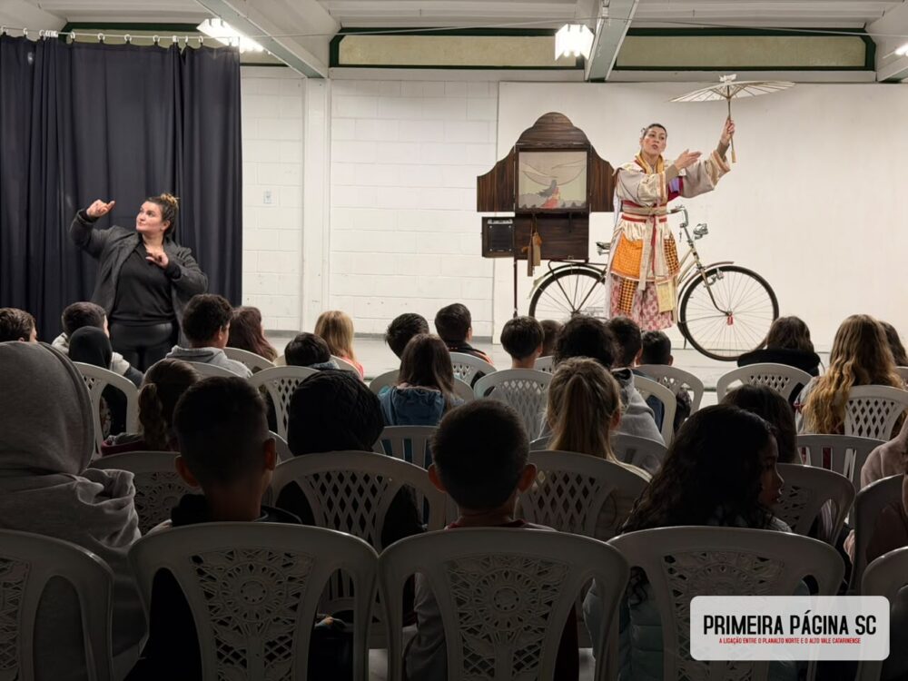 Outubro Teatral leva 18 apresentações gratuitas a escolas públicas de São Bento do Sul